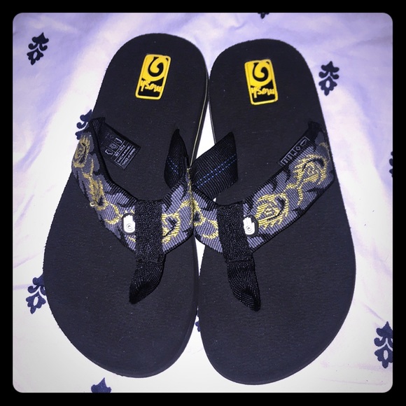 kids teva flip flops